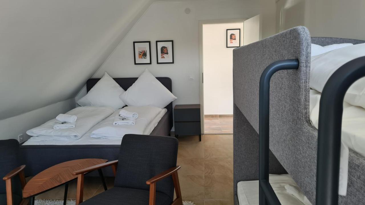 Apartment Plenus Airport Arsterdamm