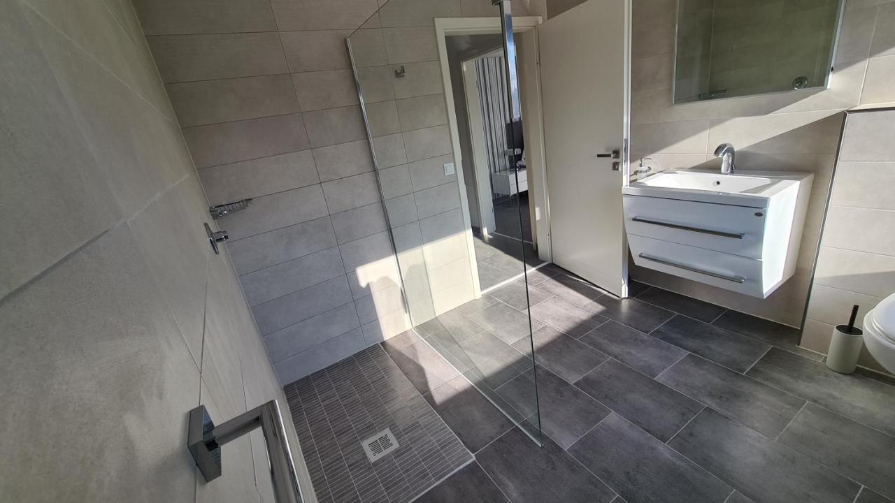 Apartment Plenus Airport Arsterdamm *